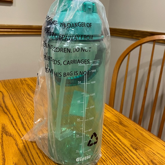 NEW Half Gallon/64 oz Water Jug - Picture 2 of 9